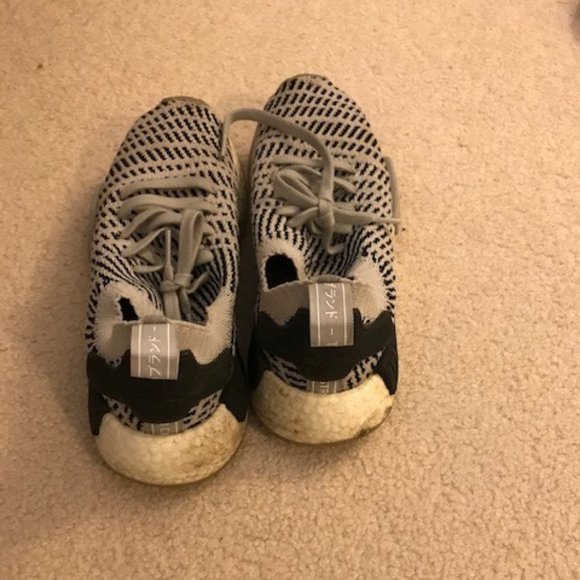 Adidas BOOST - Kids - 5.5 - Picture 2 of 3